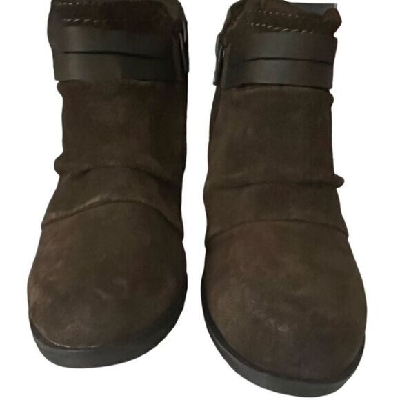 Earth Origins Oakland Odel Olive Green Side Zip Slip On Suede Booties Sz 7 NWOB - Picture 2 of 15